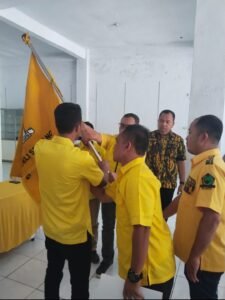 Pataka Partai Golkar Diserahkan Kepada Jaka Pranata Sebagai Ketua Terpilih PK PG Kec Galang Muslub X