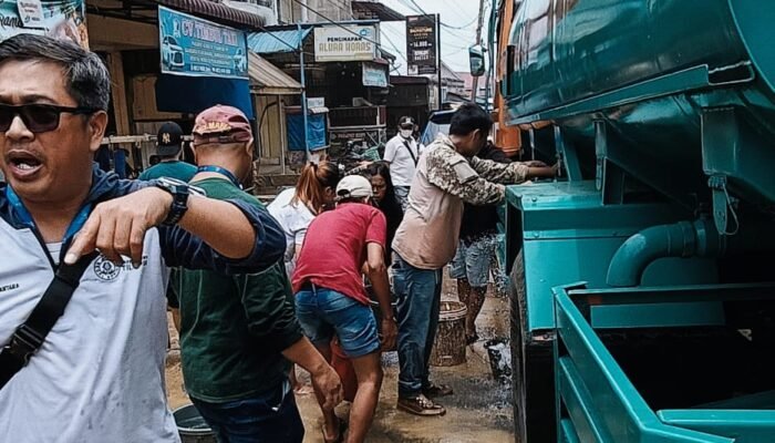 Regal Springs Indonesia Turun Langsung Salurkan Bantuan bagi Korban Banjir di Simalungun