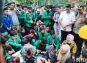 Ratusan Massa Aliansi Mahasiswa Menggelar Aksi Demontrasi Di DPRD Sumut
