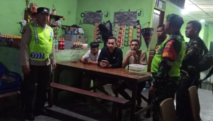 Guna Ciptakan Rasa Aman, Babinsa 03/SBL Rutin Laksanakan Patroli Malam